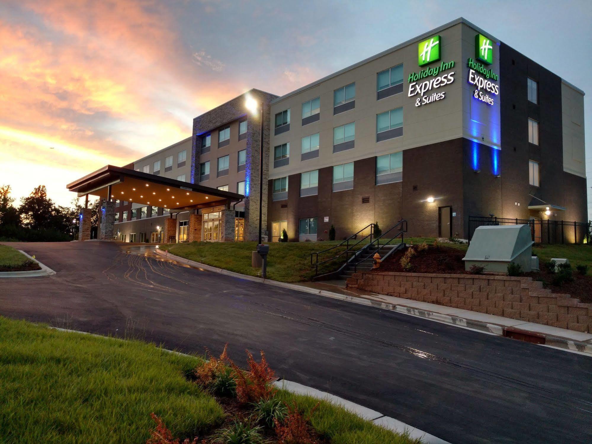 Holiday Inn Express & Suites - Charlotte Ne - University Area, An Ihg Hotel Exterior foto